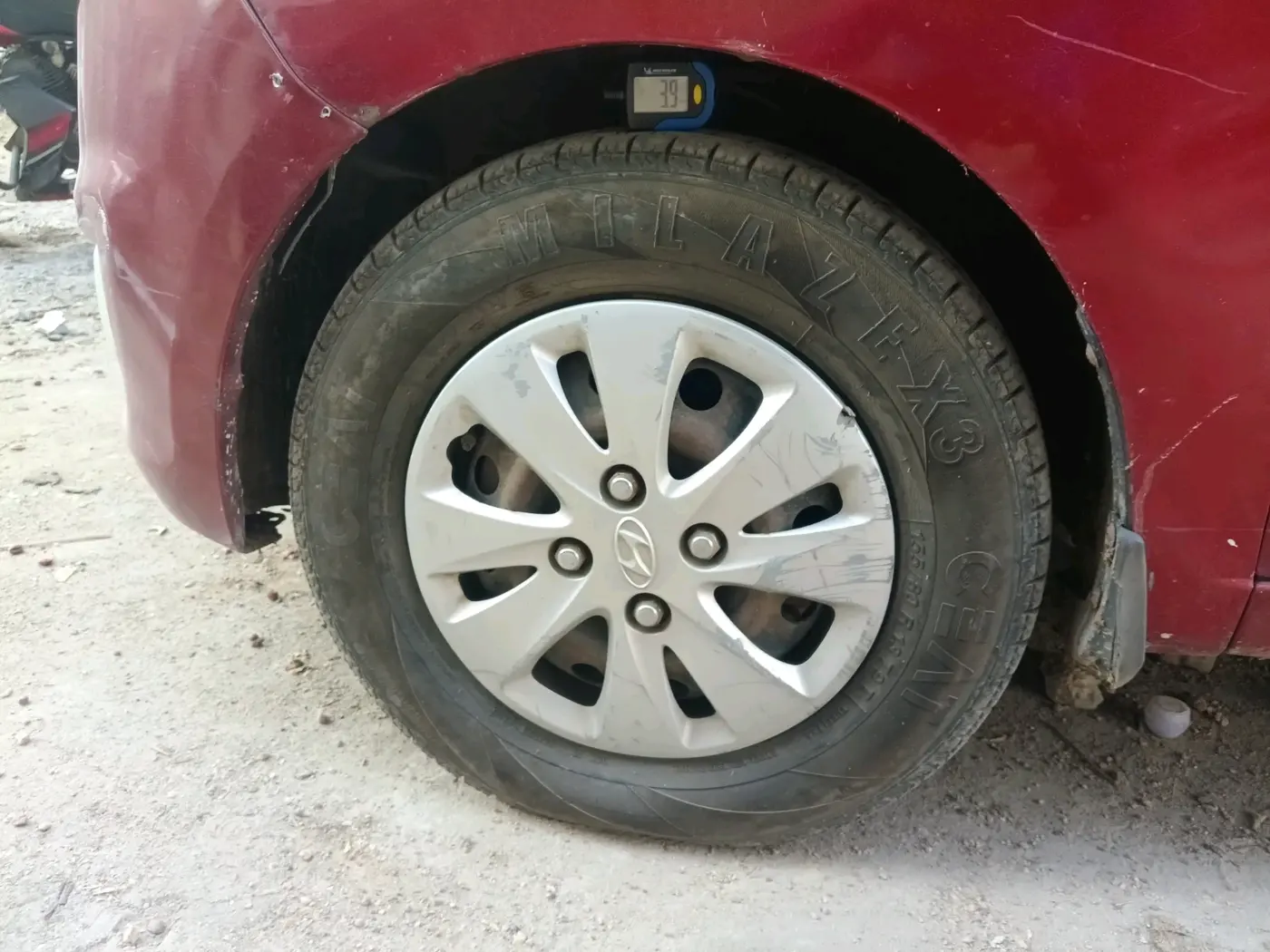 2011 Hyundai i10 MAGNA 1.2, Petrol, Manual, 1,02,124 km, tyre