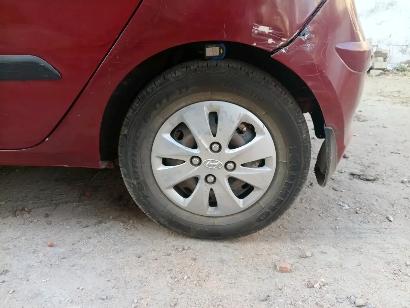 2011 Hyundai i10 MAGNA 1.2, Petrol, Manual, 1,02,124 km, tyre