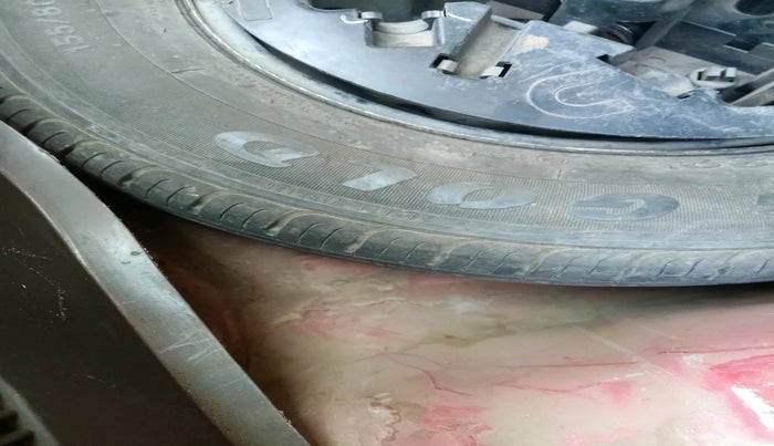 2011 Hyundai i10 MAGNA 1.2, Petrol, Manual, 1,02,124 km, tyre