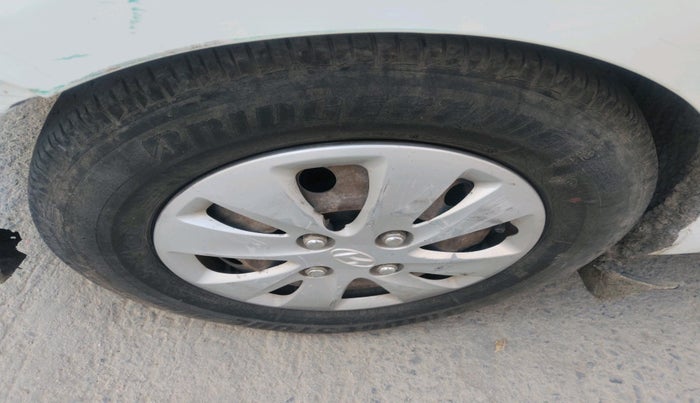 2011 Hyundai i10 MAGNA 1.2, CNG, Manual, 1,34,517 km, tyre