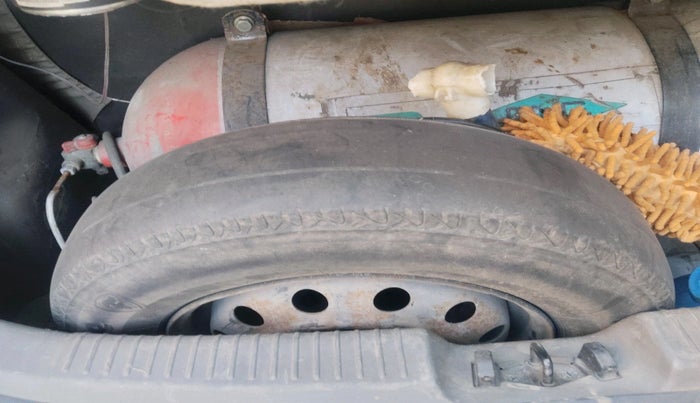 2011 Hyundai i10 MAGNA 1.2, CNG, Manual, 1,34,517 km, tyre