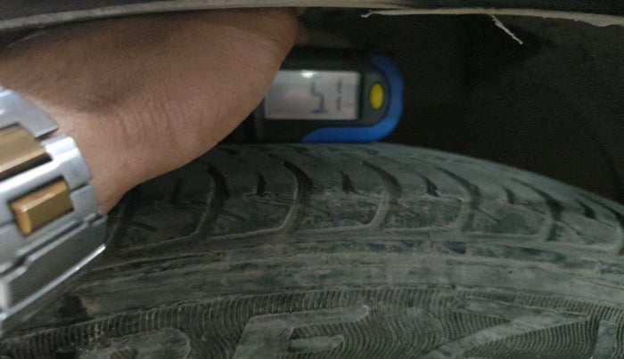 2015 Hyundai Grand i10 SPORTZ 1.2 KAPPA VTVT, CNG, Manual, 1,29,238 km, tyre