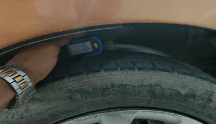 2015 Hyundai Grand i10 SPORTZ 1.2 KAPPA VTVT, CNG, Manual, 1,29,238 km, tyre