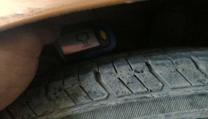 2015 Hyundai Grand i10 SPORTZ 1.2 KAPPA VTVT, CNG, Manual, 1,29,238 km, tyre