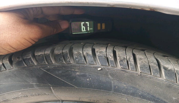 2014 Honda Brio S MT, Petrol, Manual, 73,593 km, tyre