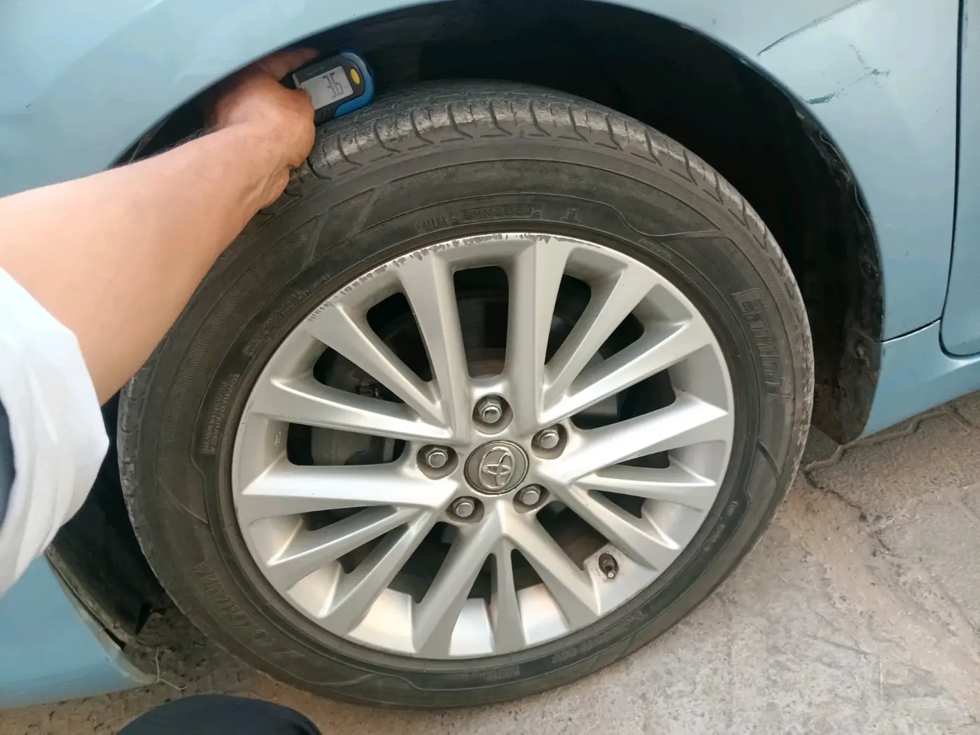 2017 Toyota Camry HYBRID, Hybrid, Automatic, 54,962 km, tyre
