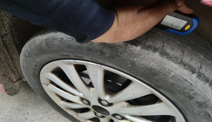 2011 Toyota Etios VX, Petrol, Manual, 1,23,823 km, tyre