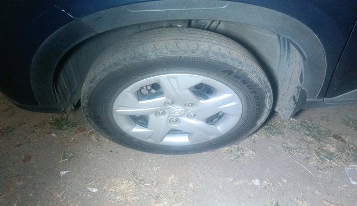 2020 Hyundai VENUE S+ 1.2, Petrol, Manual, 42,797 km, tyre