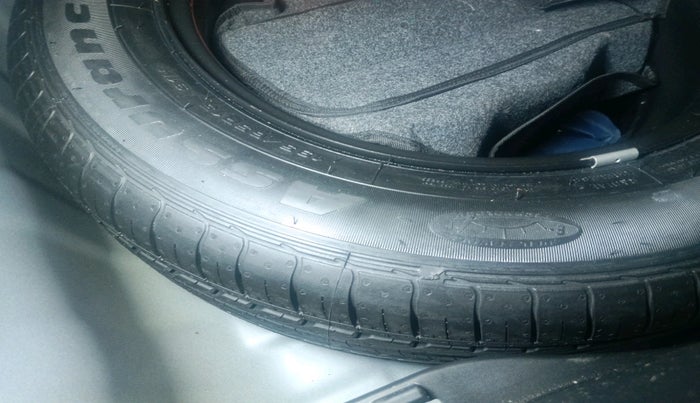 2020 Hyundai VENUE S+ 1.2, Petrol, Manual, 42,797 km, tyre