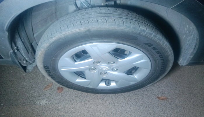 2020 Hyundai VENUE S+ 1.2, Petrol, Manual, 42,797 km, tyre