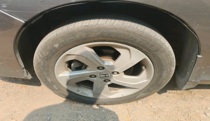 2016 Honda City 1.5L I-VTEC V MT, Petrol, Manual, 1,35,531 km, tyre