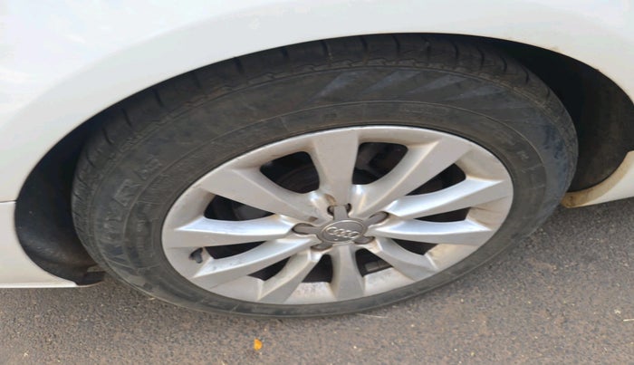 2011 Audi A6 2.0 TDI, Diesel, Automatic, 1,37,324 km, tyre