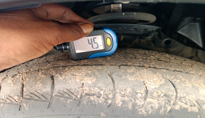 2025 Mahindra XUV 3XO MX2 Pro 1.2 L TCMPFI AT, Petrol, Automatic, 24,729 km, tyre