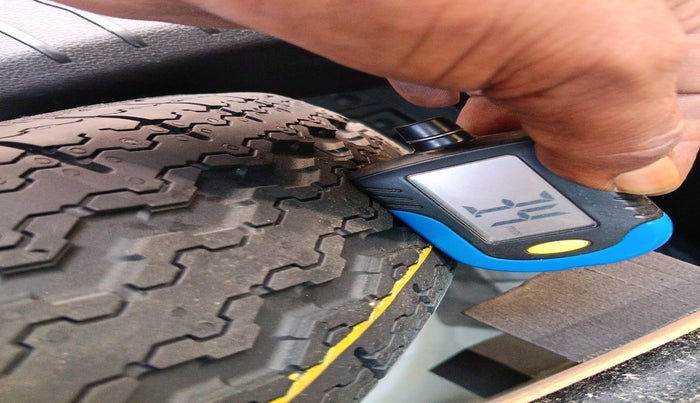 2025 Mahindra XUV 3XO MX2 Pro 1.2 L TCMPFI AT, Petrol, Automatic, 24,729 km, tyre