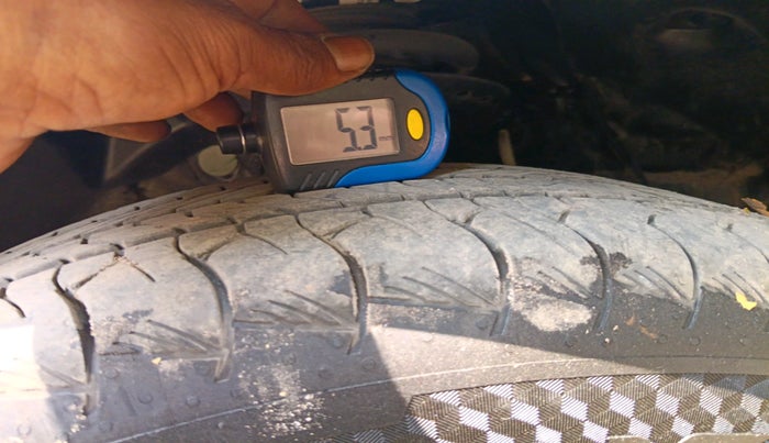 2025 Mahindra XUV 3XO MX2 Pro 1.2 L TCMPFI AT, Petrol, Automatic, 24,729 km, tyre