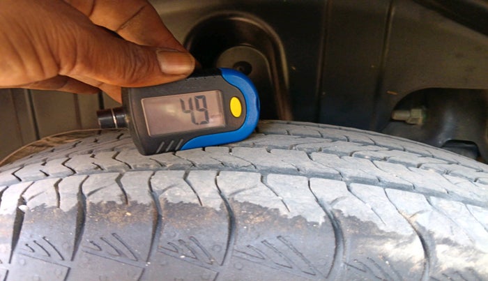 2025 Mahindra XUV 3XO MX2 Pro 1.2 L TCMPFI AT, Petrol, Automatic, 24,729 km, tyre