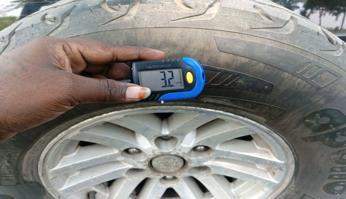 2004 Ford Endeavour XLT 4X2 MT, Diesel, Manual, 2,28,993 km, tyre