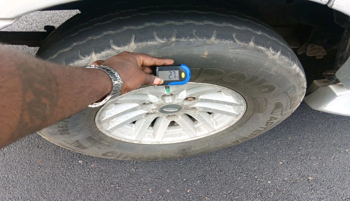 2004 Ford Endeavour XLT 4X2 MT, Diesel, Manual, 2,28,993 km, tyre