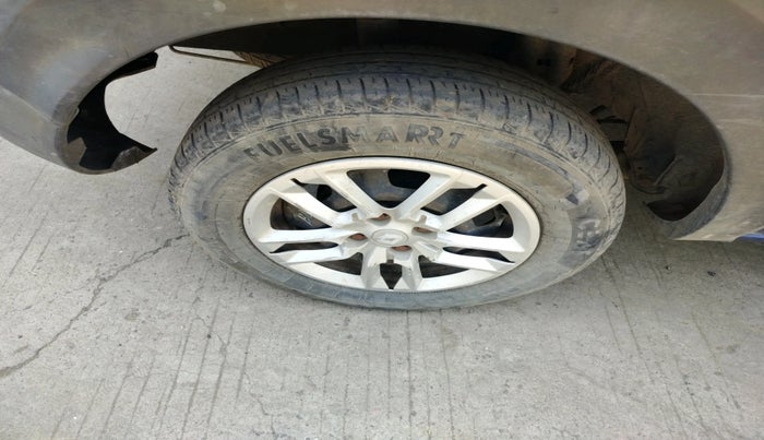 2021 Renault TRIBER RXT, Petrol, Manual, 1,63,880 km, tyre