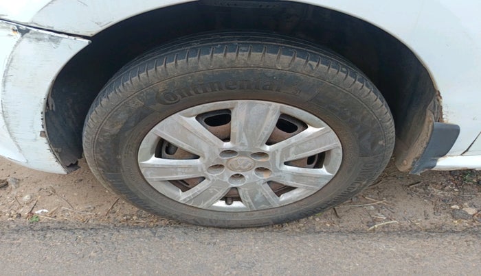 2013 Volkswagen Polo TRENDLINE 1.2L DIESEL, Diesel, Manual, 1,34,145 km, tyre