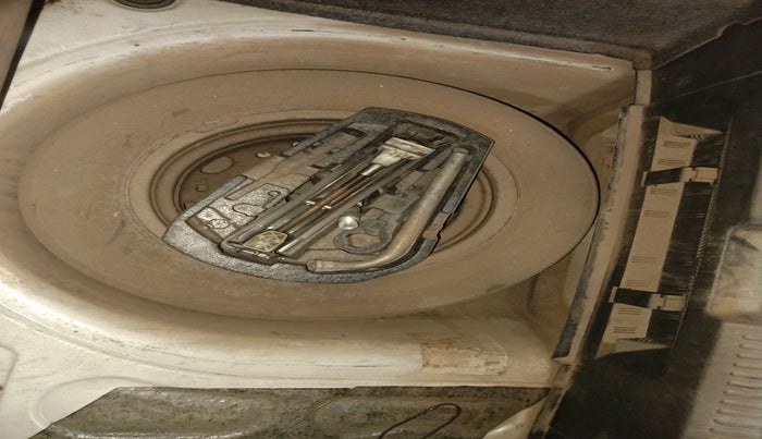 2013 Volkswagen Polo TRENDLINE 1.2L DIESEL, Diesel, Manual, 1,34,145 km, tyre