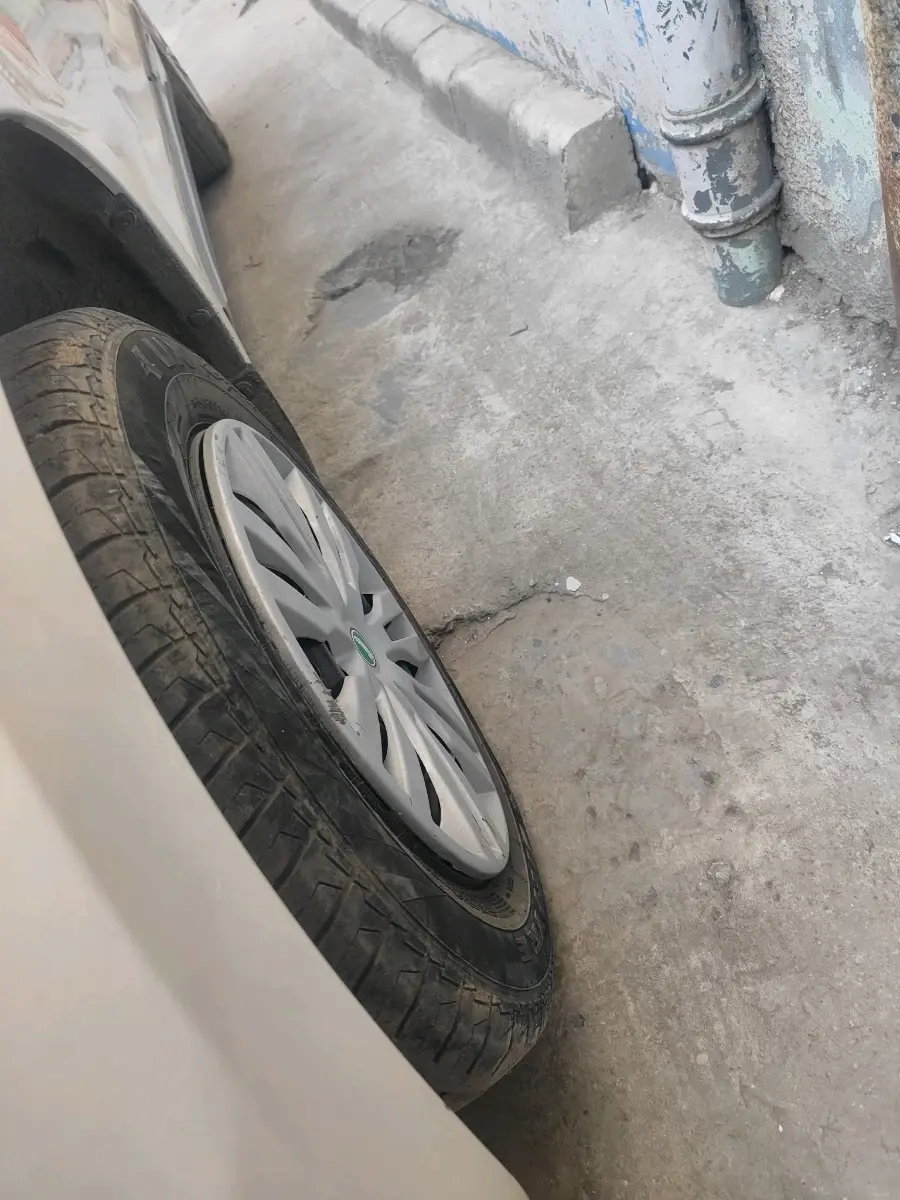 2023 Maruti Dzire VXI, Petrol, Manual, 22,595 km, tyre