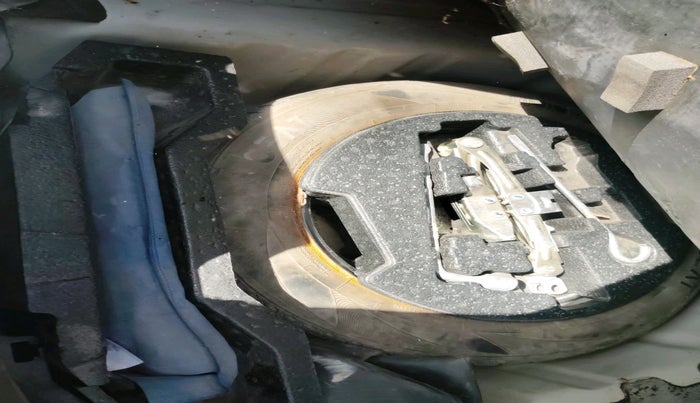 2017 Maruti Ciaz DELTA DIESEL 1.3, Diesel, Manual, 1,73,878 km, tyre