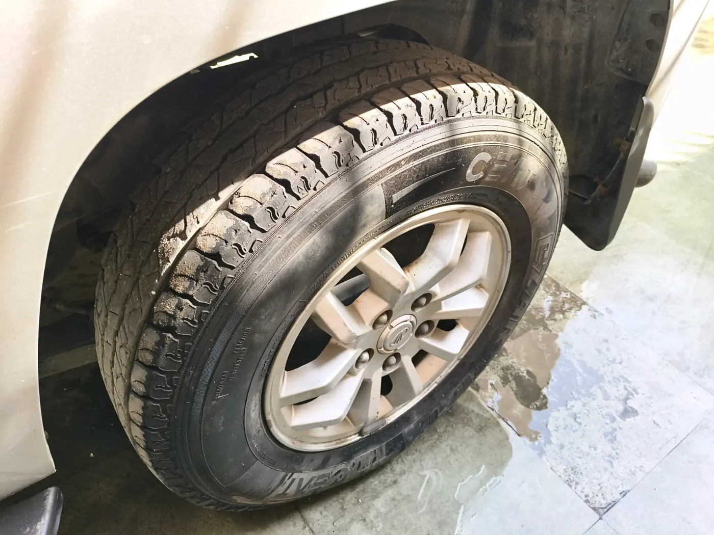 2016 Mahindra TUV300 T8, Diesel, Manual, 25,064 km, tyre