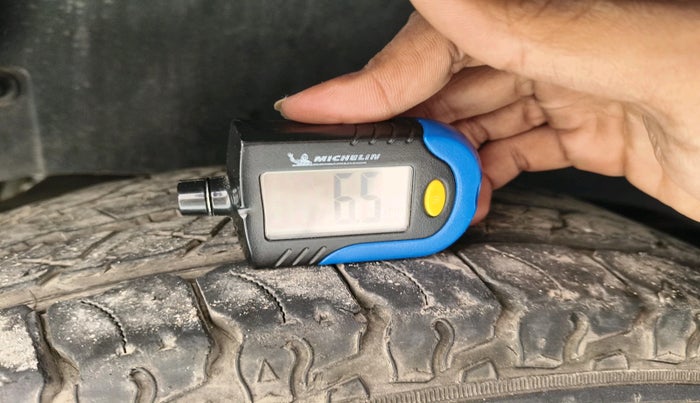 2016 Mahindra TUV300 T8, Diesel, Manual, 25,064 km, tyre