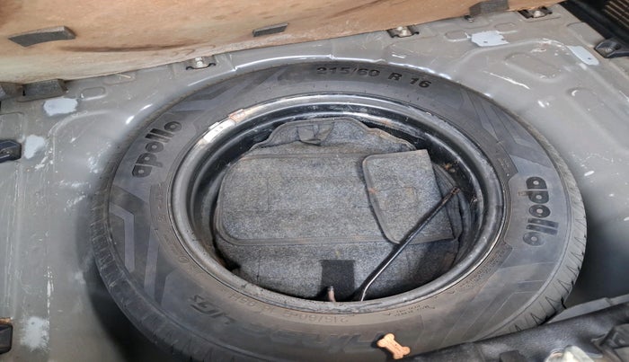 2021 KIA SONET HTX 1.5, Diesel, Manual, 83,758 km, tyre