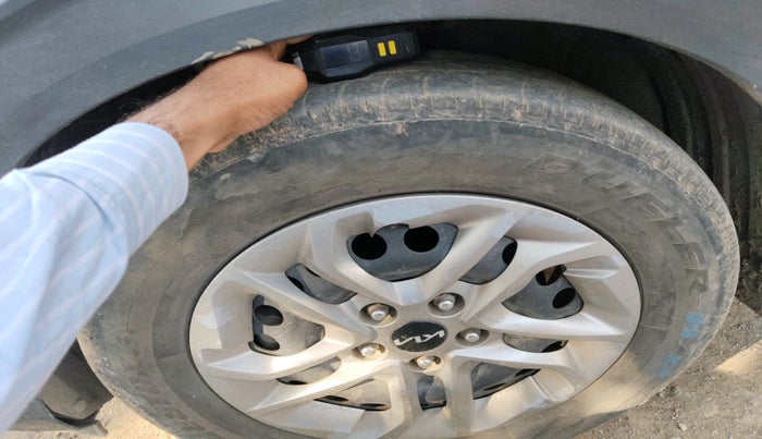 2023 KIA CARENS PREMIUM 1.5 DIESEL IMT 7 STR, Diesel, Manual, 1,73,913 km, tyre