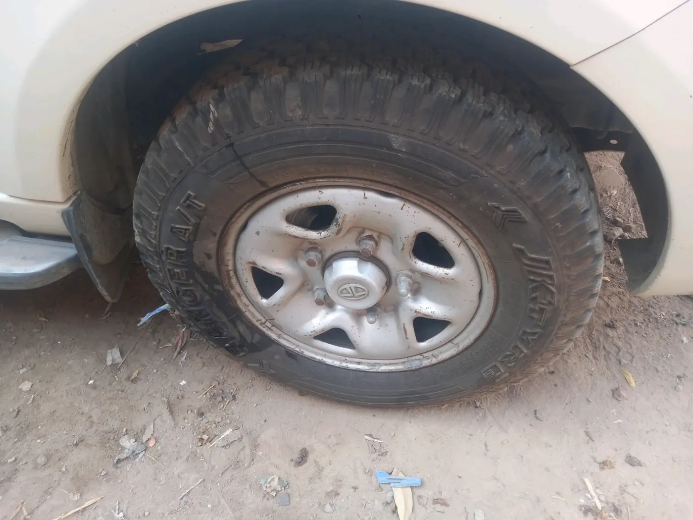 2018 Tata Safari Storme 2.2 EX 4X2, Diesel, Manual, 1,05,161 km, tyre
