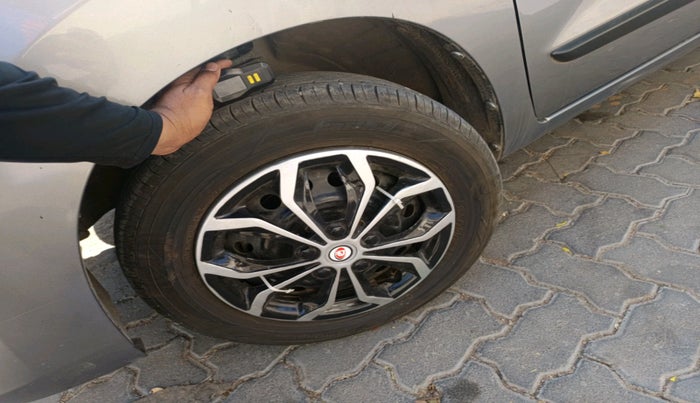 2016 Maruti Wagon R 1.0 VXI, Petrol, Manual, 26,129 km, tyre