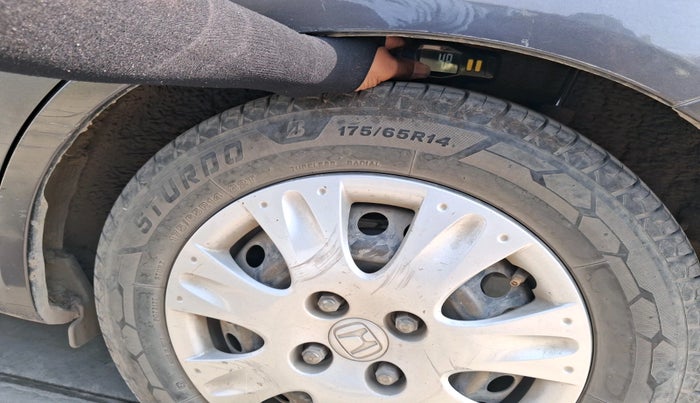 2017 Honda Amaze 1.2L I-VTEC S OPT, CNG, Manual, 1,32,957 km, tyre