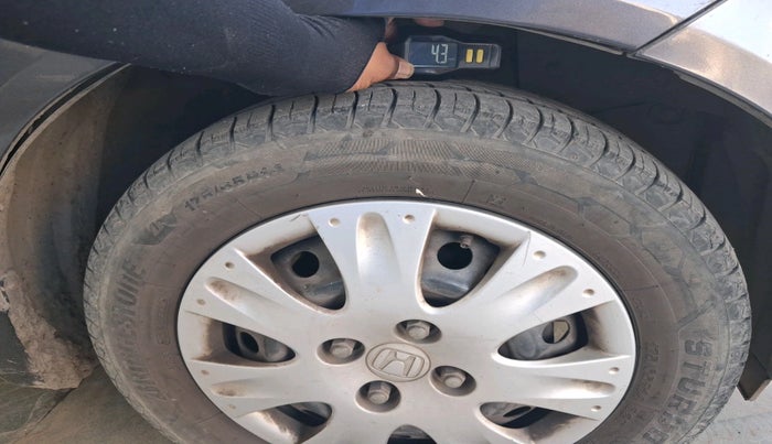 2017 Honda Amaze 1.2L I-VTEC S OPT, CNG, Manual, 1,32,957 km, tyre