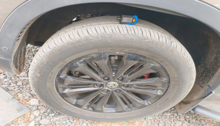 2024 MG GLOSTER Desertstorm 7 STR 2.0 Turbo 2WD, Diesel, Automatic, 35,950 km, tyre