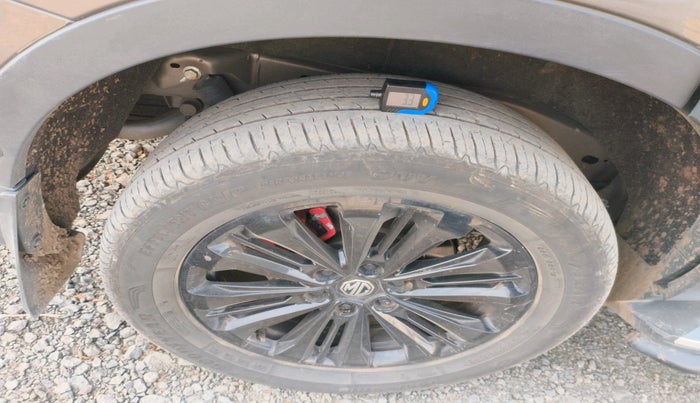 2024 MG GLOSTER Desertstorm 7 STR 2.0 Turbo 2WD, Diesel, Automatic, 35,950 km, tyre