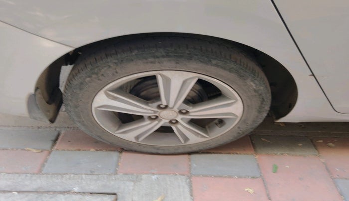 2017 Hyundai Verna 1.6 SX (O) CRDI MT, Diesel, Manual, 1,58,300 km, tyre