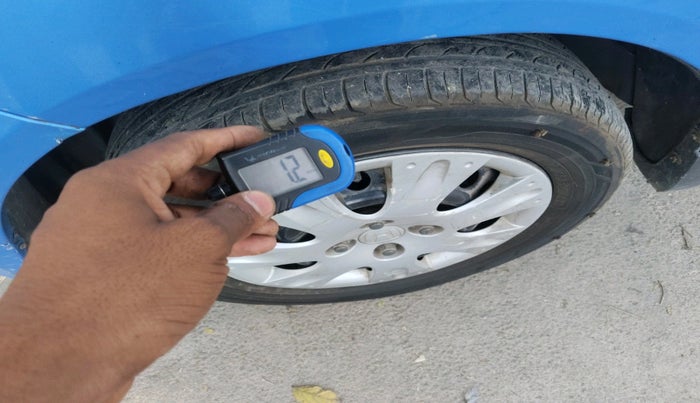 2012 Honda Brio S MT, Petrol, Manual, 1,66,468 km, tyre