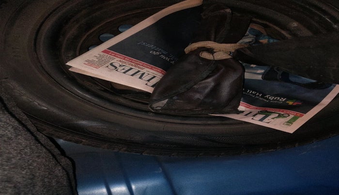 2012 Honda Brio S MT, Petrol, Manual, 1,66,468 km, tyre