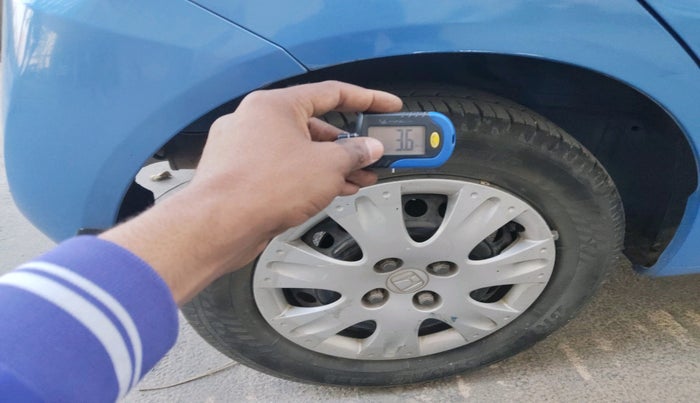 2012 Honda Brio S MT, Petrol, Manual, 1,66,468 km, tyre