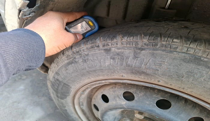 2013 Maruti Swift VXI, Petrol, Manual, 44,877 km, tyre