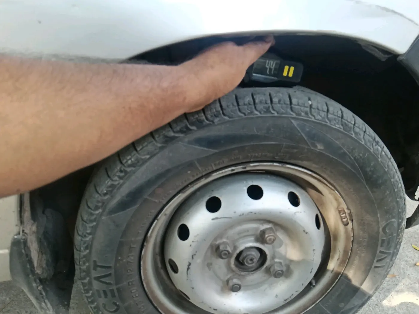 2011 Maruti Alto LXI, CNG, Manual, 82,747 km, tyre