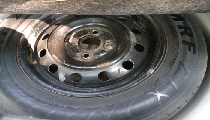 2011 Maruti Swift VDI, Diesel, Manual, 2,02,146 km, tyre