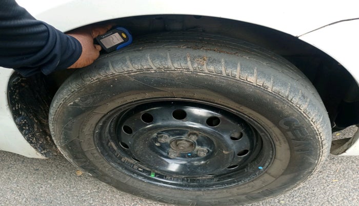 2011 Maruti Swift VDI, Diesel, Manual, 2,02,146 km, tyre