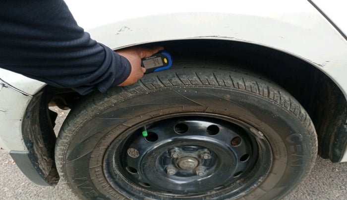 2011 Maruti Swift VDI, Diesel, Manual, 2,02,146 km, tyre