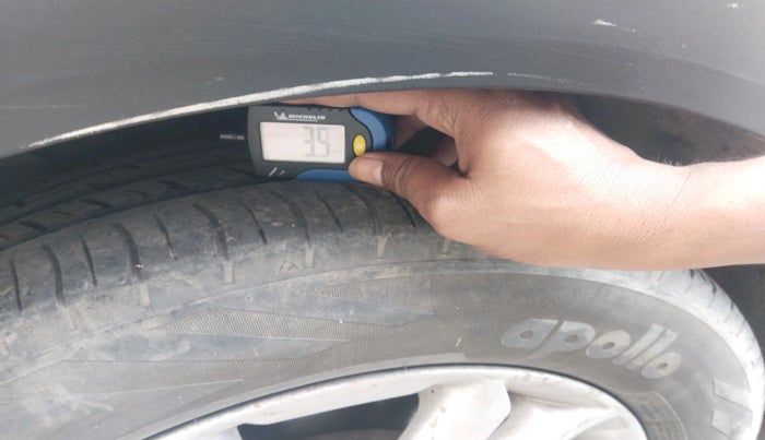 2016 Hyundai Creta SX 1.6 DIESEL, Diesel, Manual, 1,76,234 km, tyre