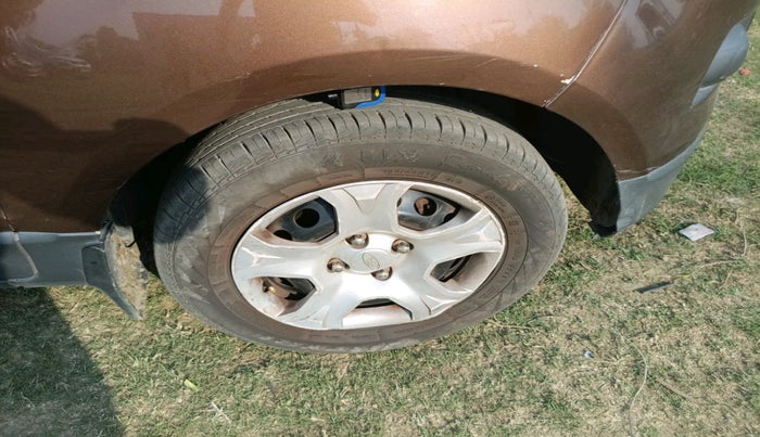 2017 Ford Ecosport AMBIENTE 1.5L PETROL, Petrol, Manual, 1,06,026 km, tyre