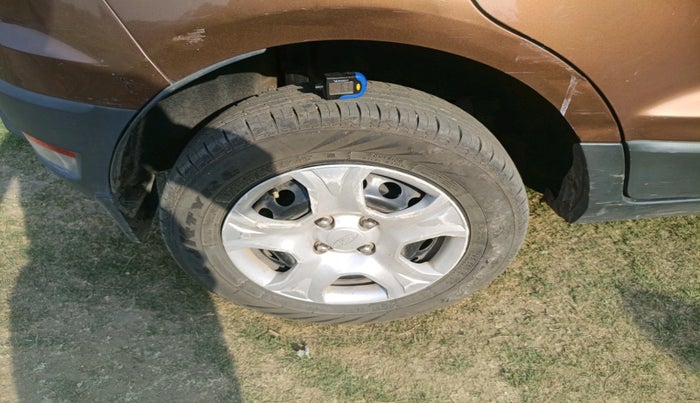 2017 Ford Ecosport AMBIENTE 1.5L PETROL, Petrol, Manual, 1,06,026 km, tyre