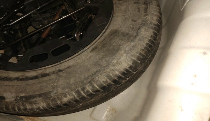 2011 Hyundai i10 MAGNA 1.2, Petrol, Manual, 30,433 km, tyre